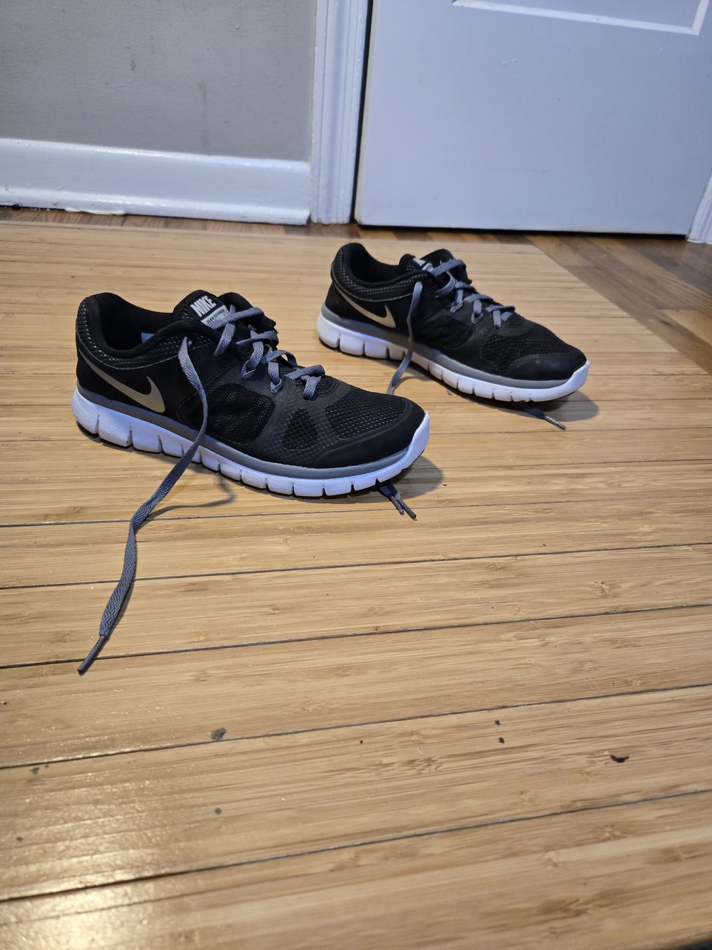 Nike Men’s Black Running Shoes with White Sole